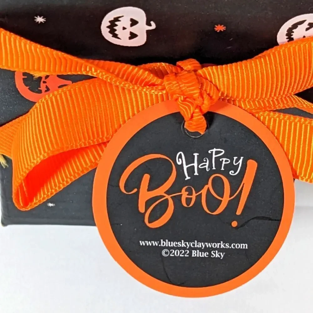 New 2022 Blue Sky Happy Boo Halloween Eye Balls Salt and Pepper Set.
